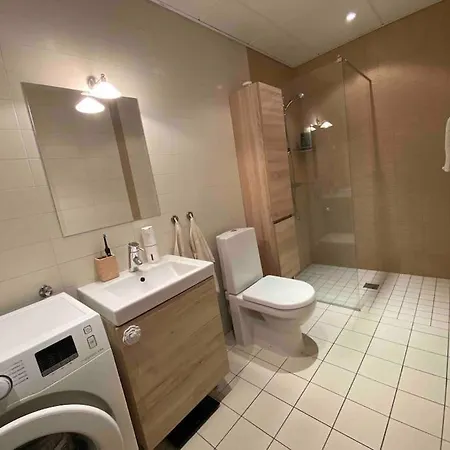 Spacious 2-bedroom With A Park View Apartment *